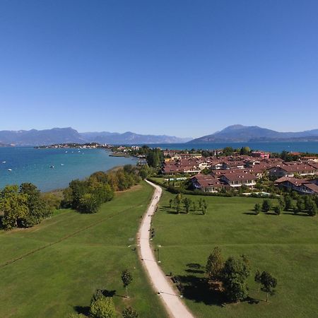 Gardagate - Residenza Caesar 'Benaco' Apartment Sirmione Bagian luar foto