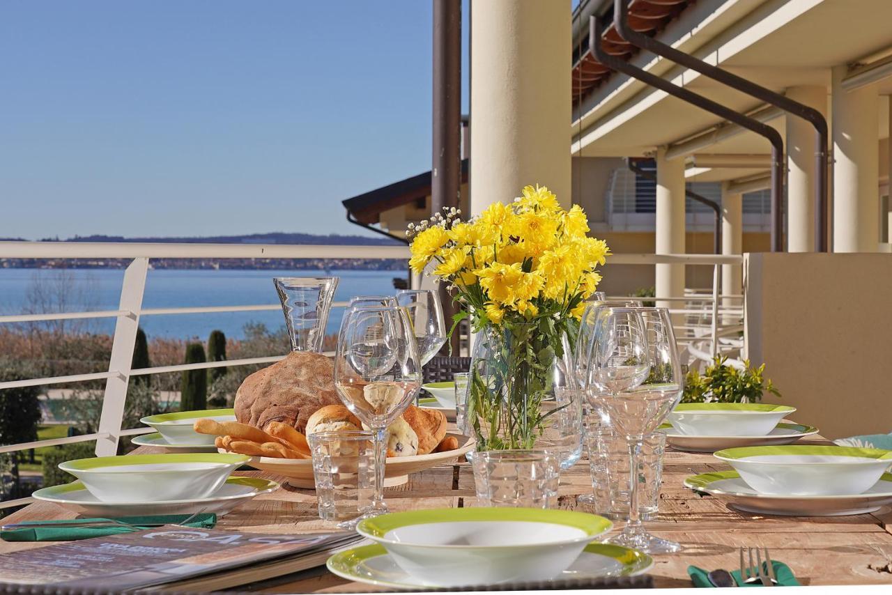 Gardagate - Residenza Caesar 'Benaco' Apartment Sirmione Bagian luar foto