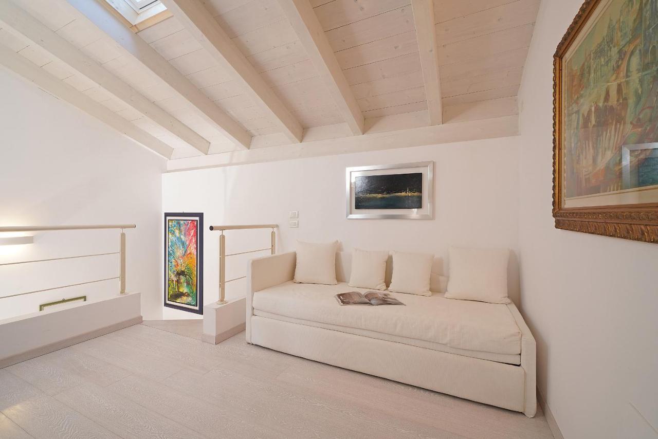 Gardagate - Residenza Caesar 'Benaco' Apartment Sirmione Bagian luar foto