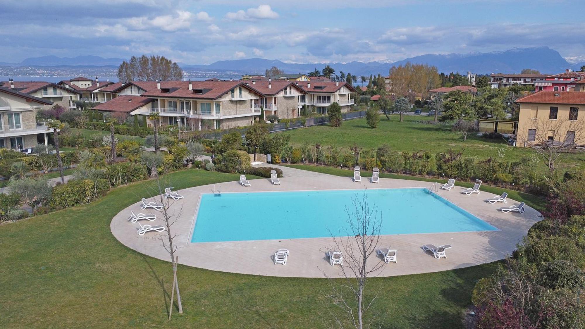Gardagate - Residenza Caesar 'Benaco' Apartment Sirmione Bagian luar foto