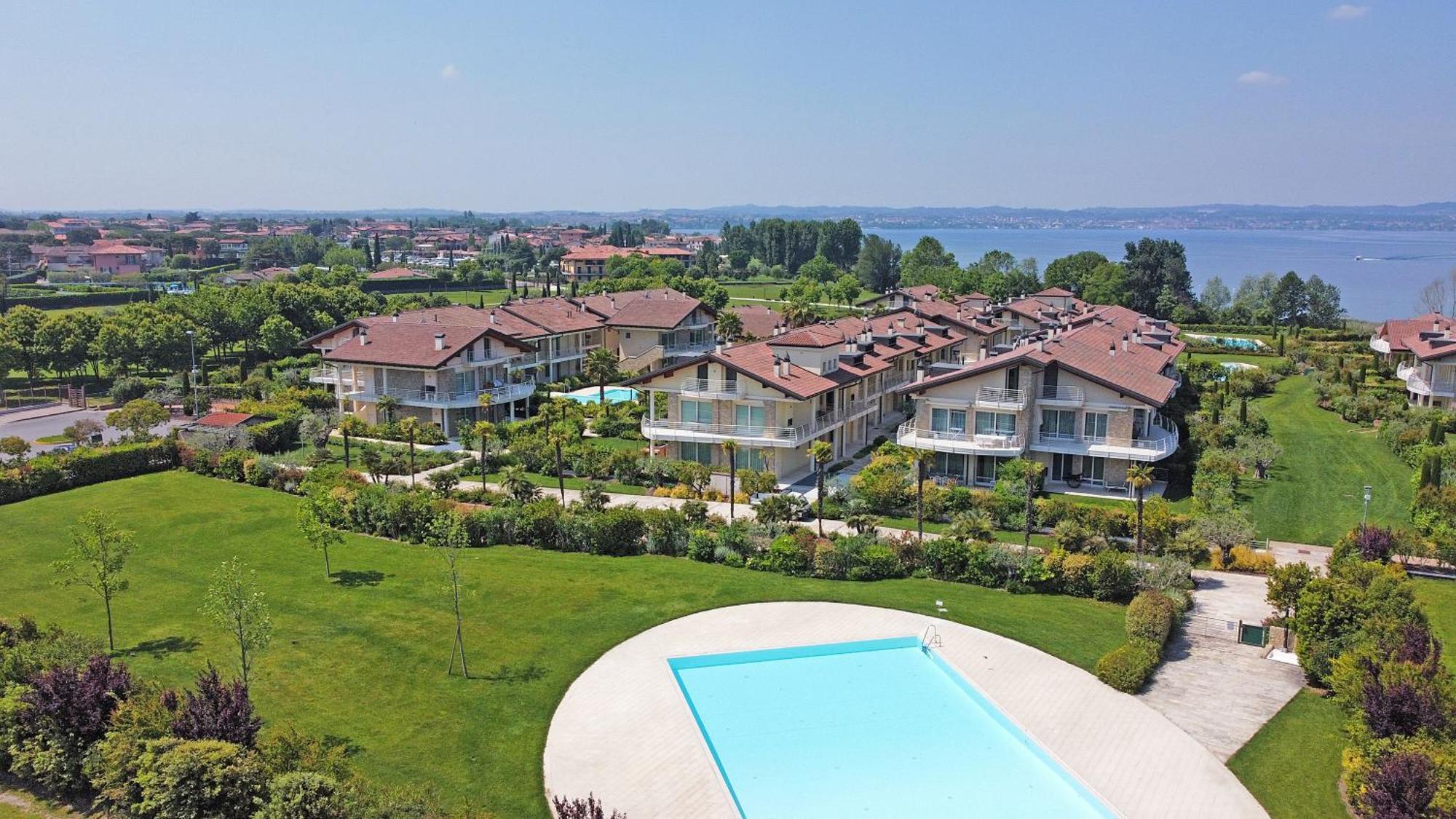 Gardagate - Residenza Caesar 'Benaco' Apartment Sirmione Bagian luar foto